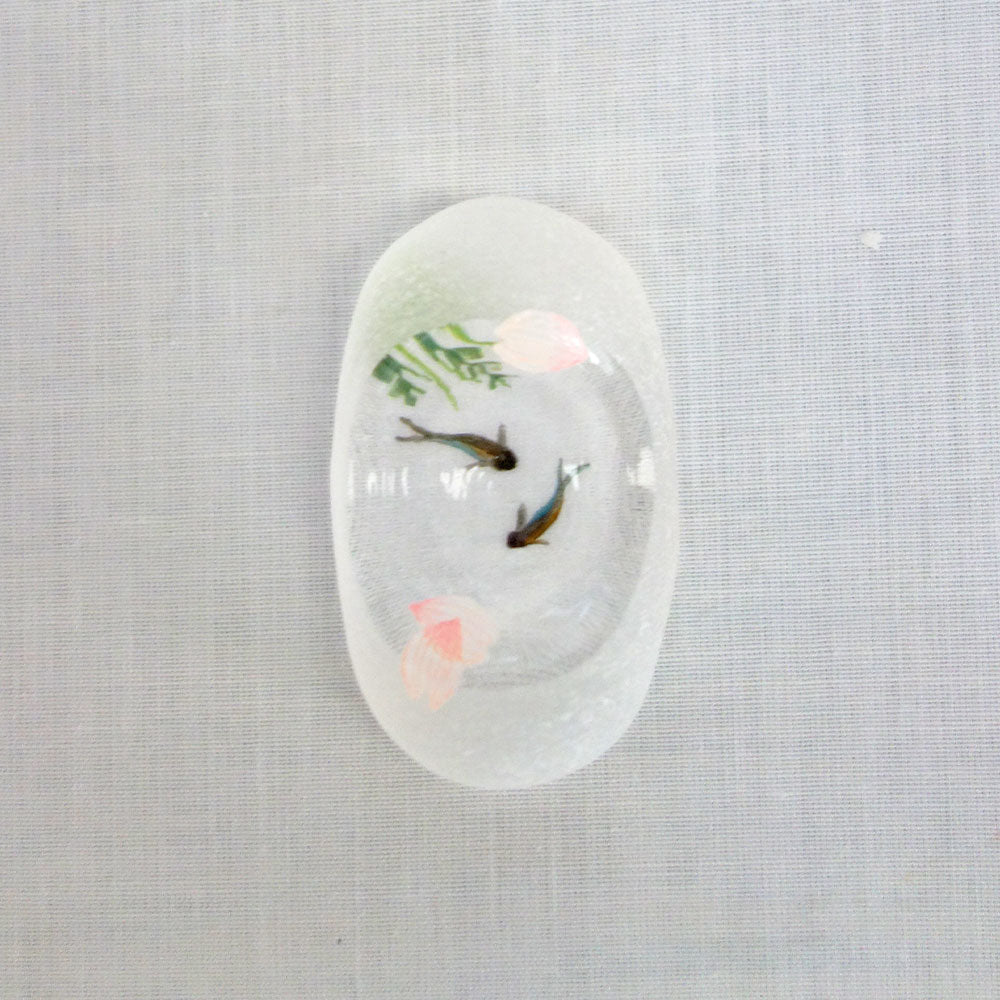 久保裕子】No.31 水の箸置き（タナゴ・🌸） – 工房イクコオンライン