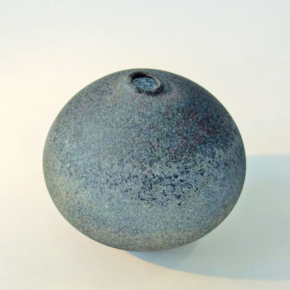 津田清和さん　青コロ花入 津田清和】碧コロ花入 B – 工房イクコオンラインショップ